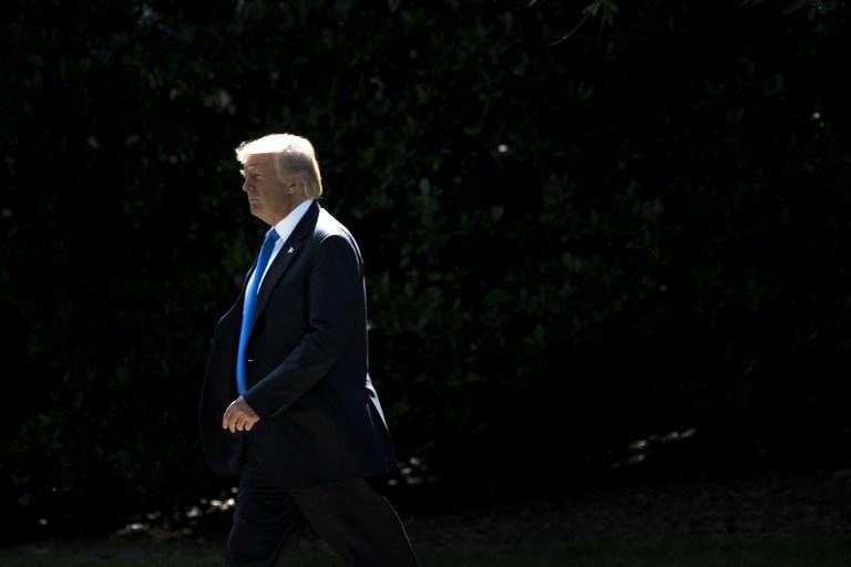 Trump acusa ex-diretor do FBI James Comey de ser um "covarde" 