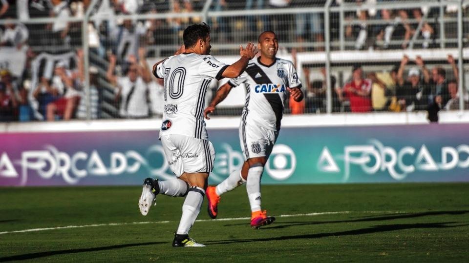 Ponte Preta leva susto, mas vence a Chapecoense e mant&eacute;m os 100% em casa
