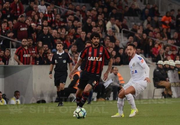 Com um homem a menos em campo, time paulista segurou o resultado de 2 a 0 com tranquilidade