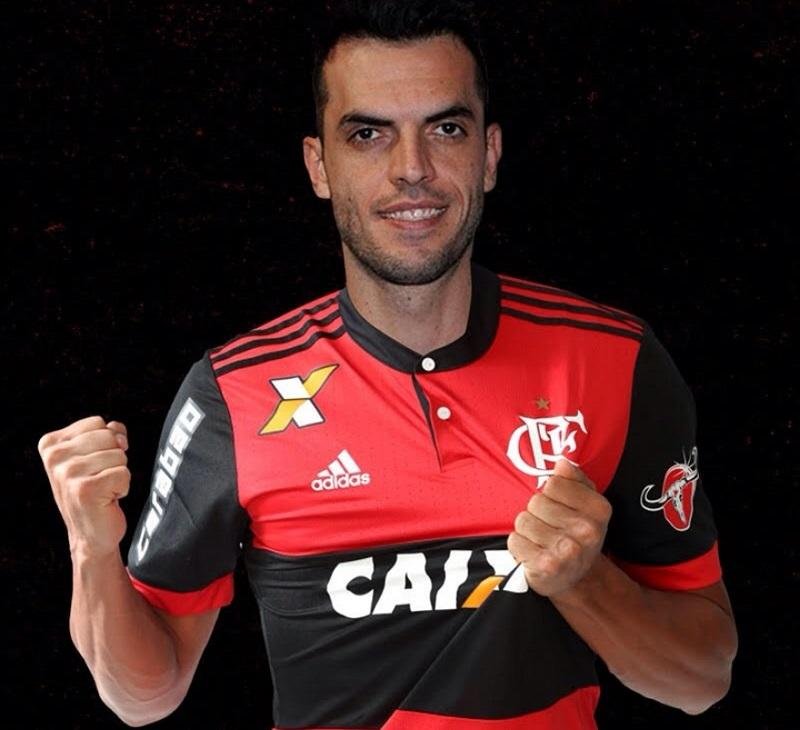 Flamengo anuncia contrata&ccedil;&atilde;o do zagueiro Rhodolfo, ex-Gr&ecirc;mio