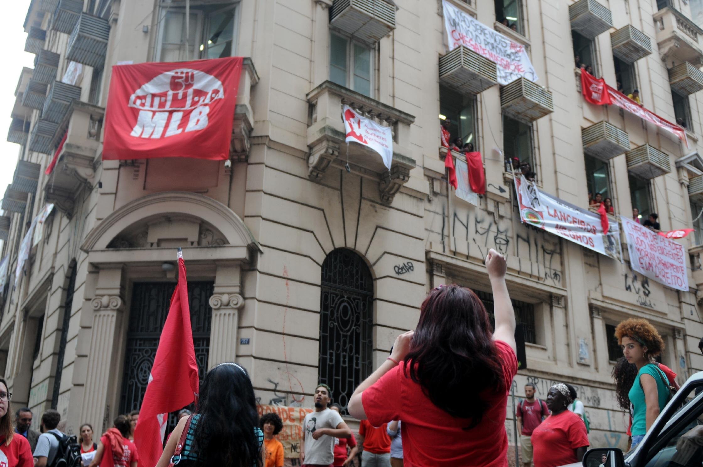Ordem de sa&iacute;da dos manifestantes pode ser cumprida a qualquer momento