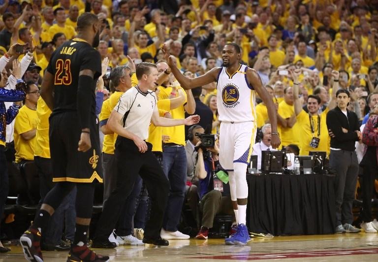Noite inspirada de Kevin Durant e Stephen Curry garantiu 129 a 120 para Golden State