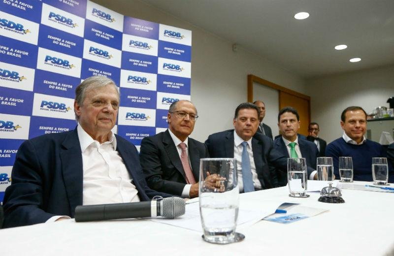 PSDB nega que apoio a Temer seja por A&eacute;cio