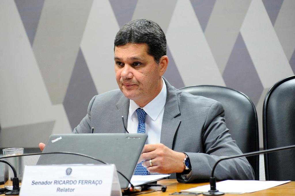  	Relat&oacute;rio de Ricardo Ferra&ccedil;o, do PSDB, &eacute; favor&aacute;vel &agrave; reforma 