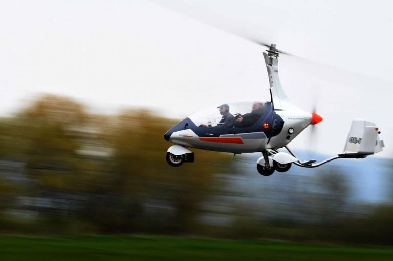 Mini helic&oacute;ptero "GyroDrive" bate carros voadores