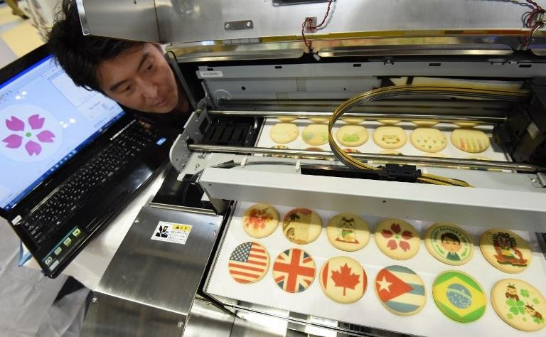 Rob&ocirc; prepara comidas em feira no Jap&atilde;o