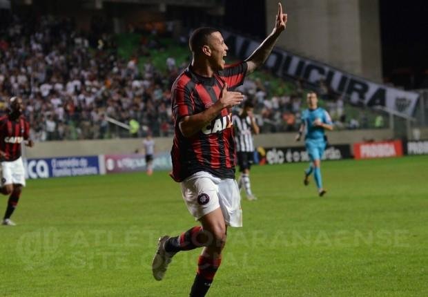Mesmo com um a mais, time mineiro foi superado por 1 a 0 nos acr&eacute;scimos 