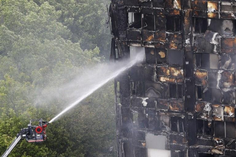 Aumenta para 17 o n&uacute;mero de mortos no inc&ecirc;ndio em Londres