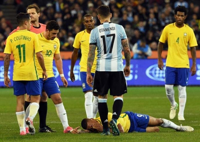 Gabriel Jesus n&atilde;o precisar&aacute; de cirurgia ap&oacute;s les&atilde;o na face 
