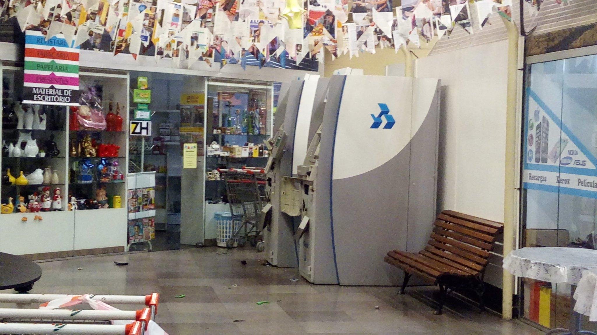 Dois caixas eletr&ocirc;nicos s&atilde;o arrombados em supermercado de Porto Alegre