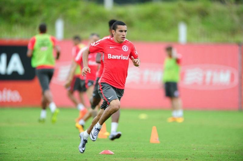 Inter tem poucos recursos para buscar zagueiro ap&oacute;s usar dinheiro de William