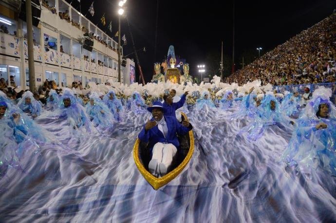 Corte de verba de escolas de samba n&atilde;o &eacute; fim do apoio oficial, diz prefeitura