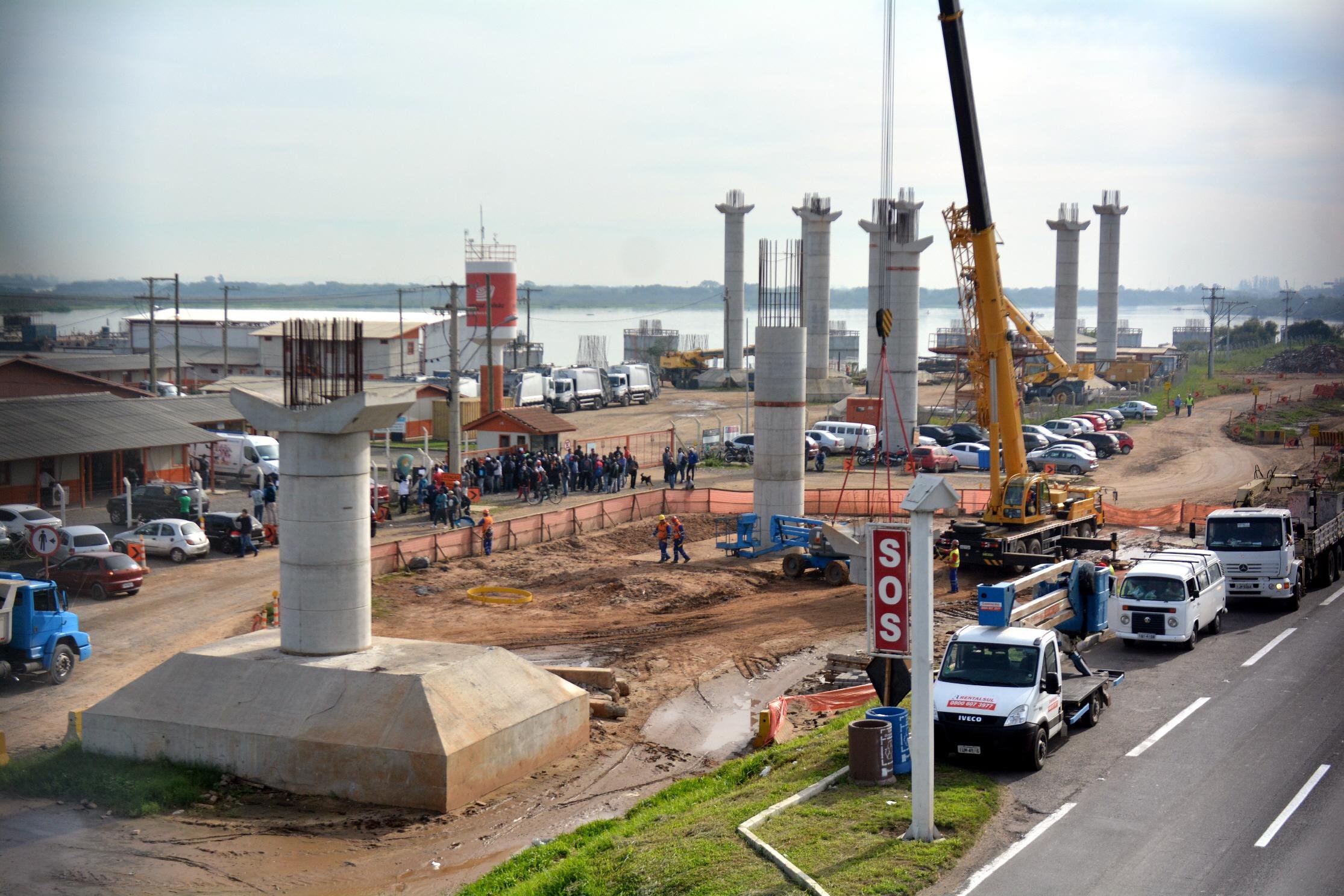 Obras da nova ponte do Gua&iacute;ba podem ser paralisadas no segundo semestre