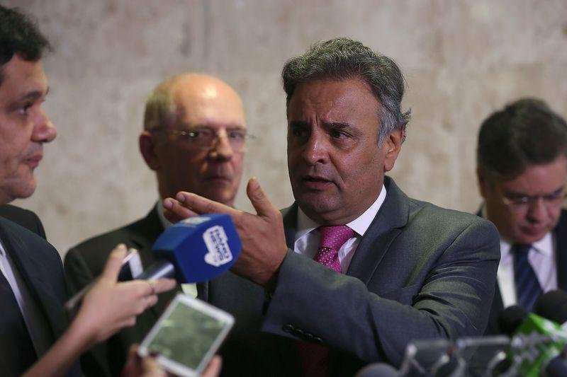 A&eacute;cio teme pris&atilde;o e n&atilde;o consegue conter choro com pris&atilde;o de irm&atilde;, diz Jos&eacute; An&iacute;bal