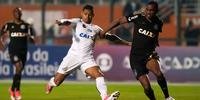 Em noite inspirada dos goleiros, Santos e Ponte Preta ficam no 0 a 0 no Pacaembu