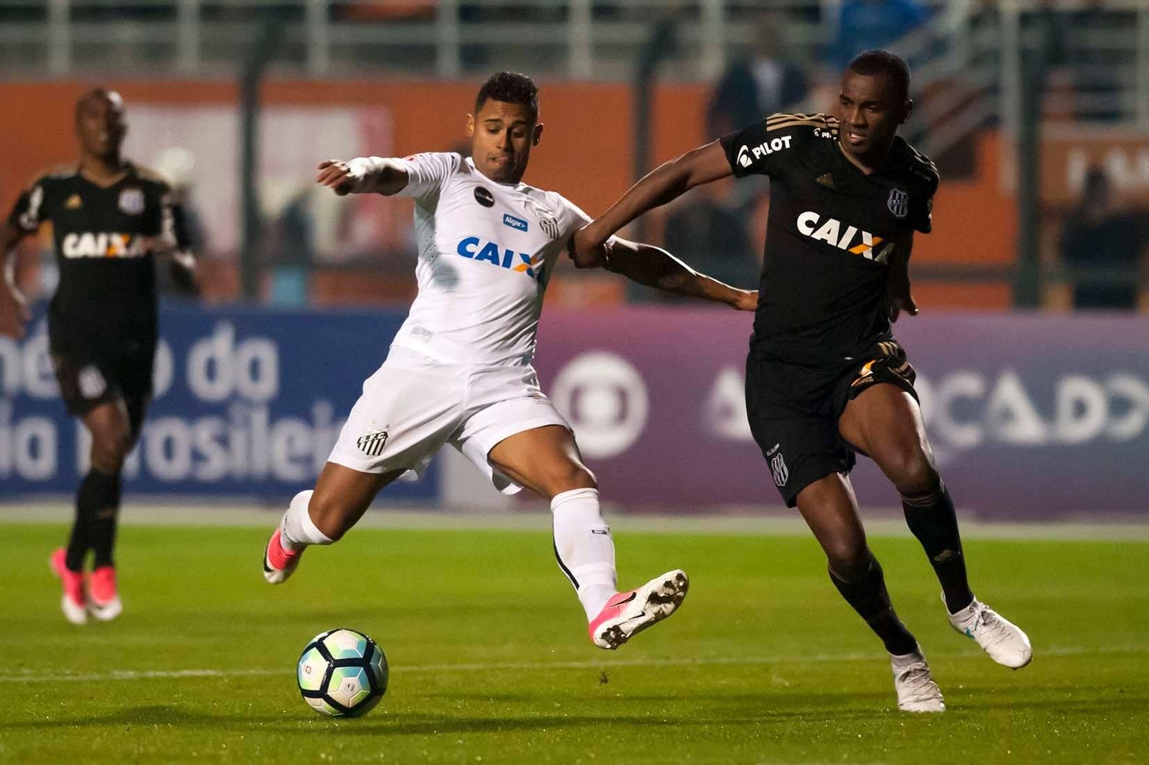 Em noite inspirada dos goleiros, Santos e Ponte Preta ficam no 0 a 0 no Pacaembu