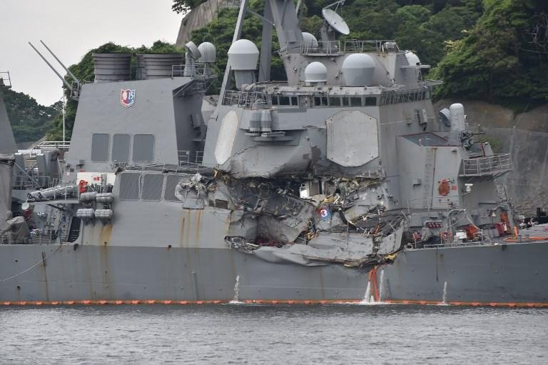 Destr&oacute;ier americano colidiu com navio no Jap&atilde;o