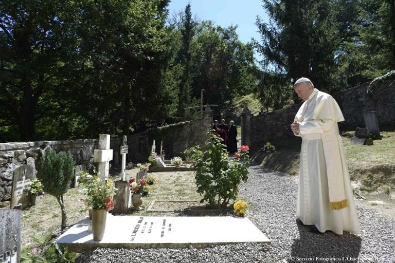 Atividade faz homenagem a dois sacerdotes falecidos 