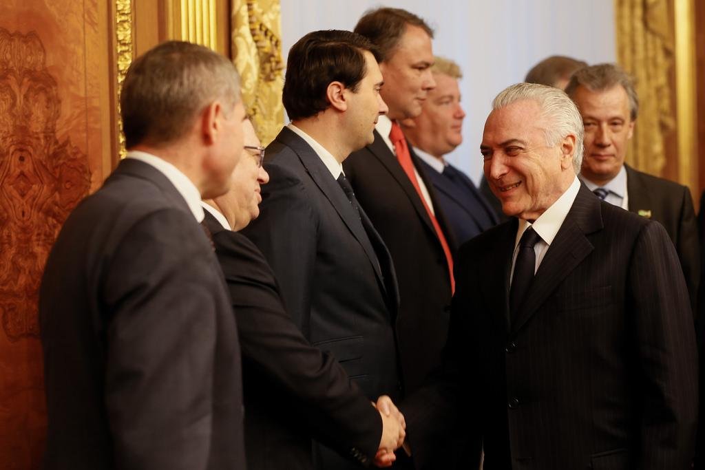 Temer diz que "fatos desprez&iacute;veis" tentam impedir retomada econ&ocirc;mica no Brasil