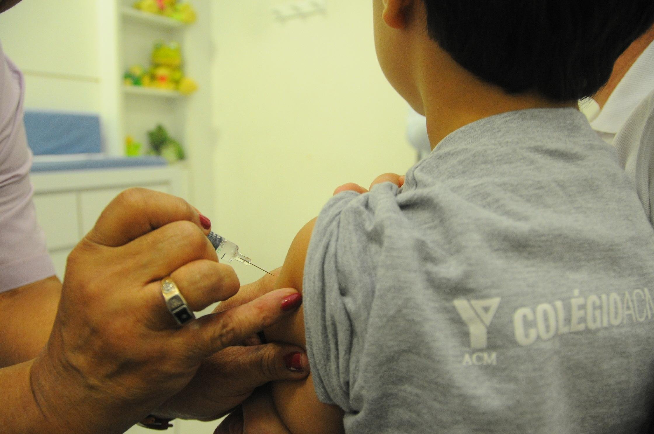 Minist&eacute;rio da Sa&uacute;de anuncia vacina&ccedil;&atilde;o contra HPV para meninos de 11 a 15 anos