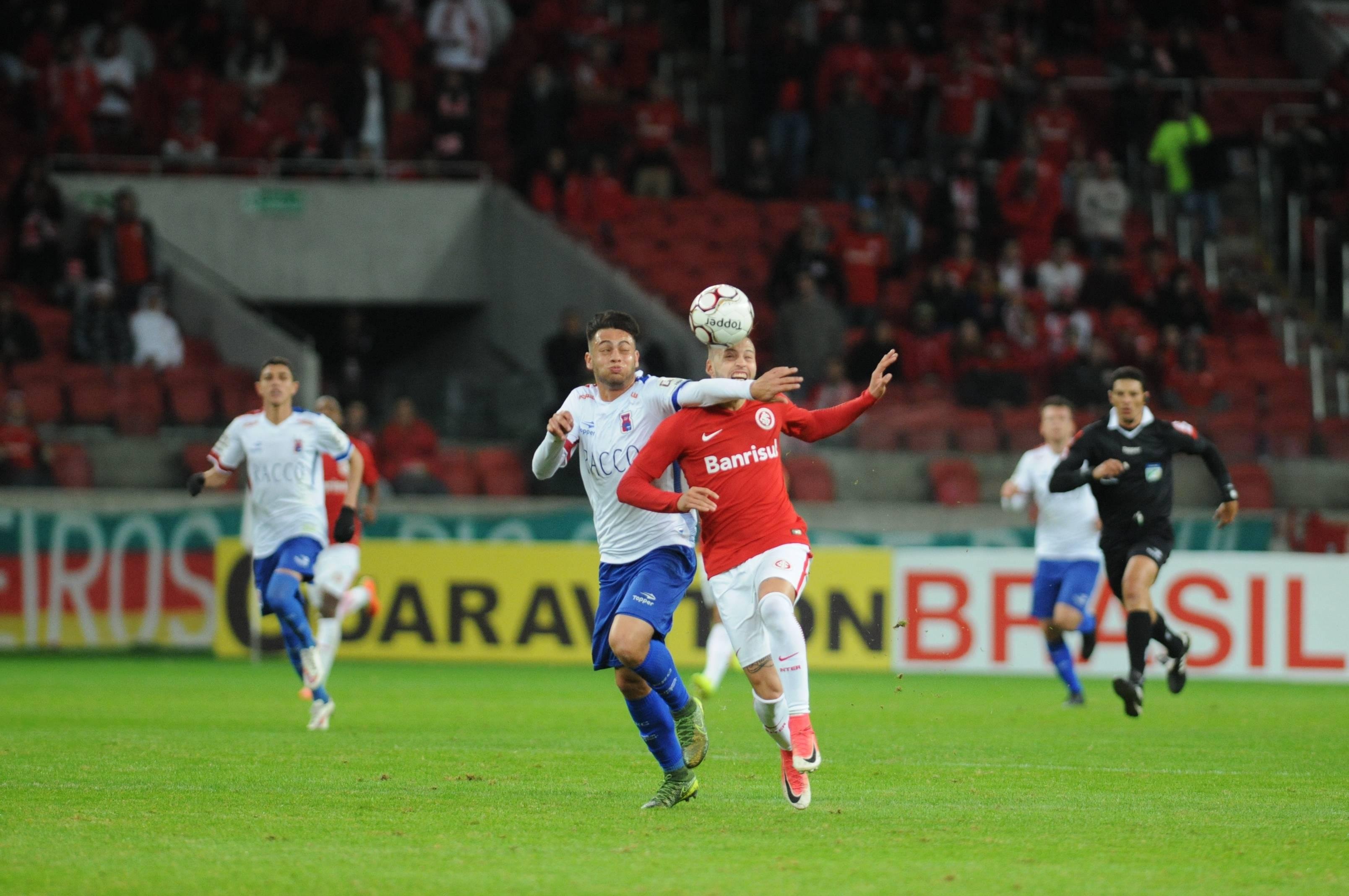 Sem chutar a gol, Inter fica no empate com o Paran&aacute; no Beira-Rio