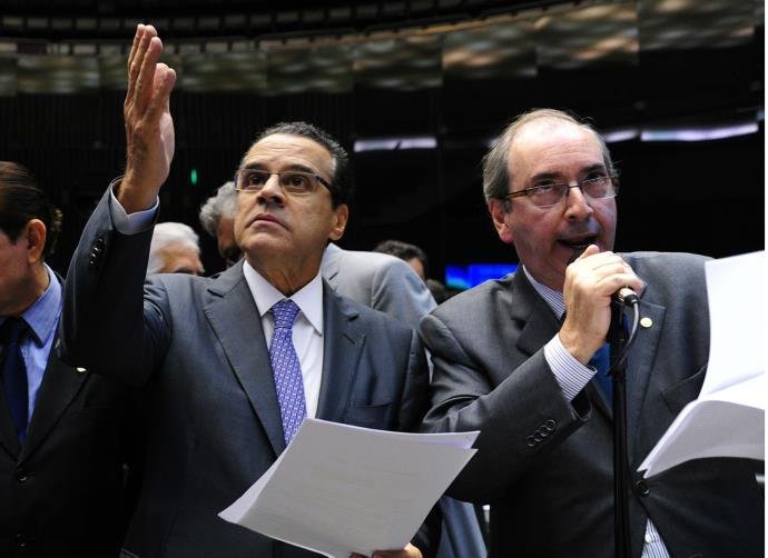 Ex-parlamentares s&atilde;o acusados de receber propina de empreiteiras e repasses a clubes de futebol