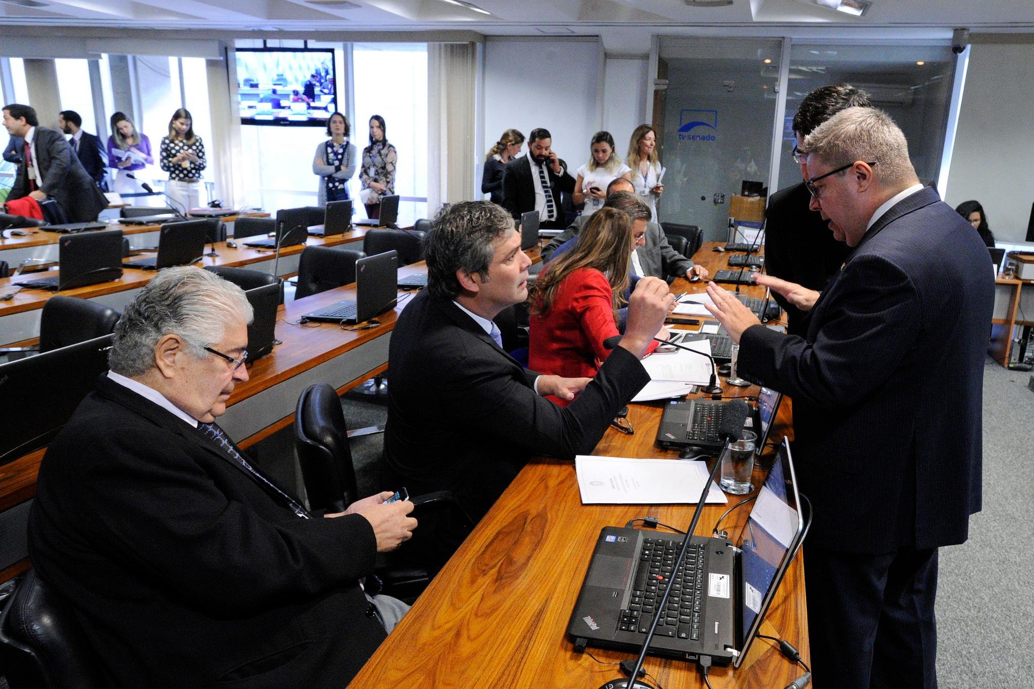 Comiss&atilde;o do Senado aprova recall para mandato de presidente
