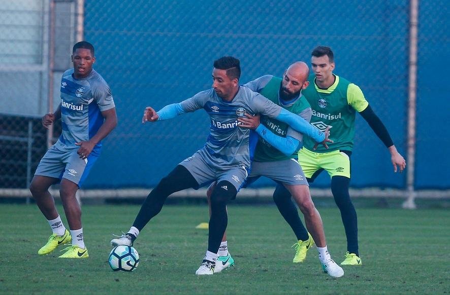 Barrios treina e &eacute; relacionado contra Coritiba