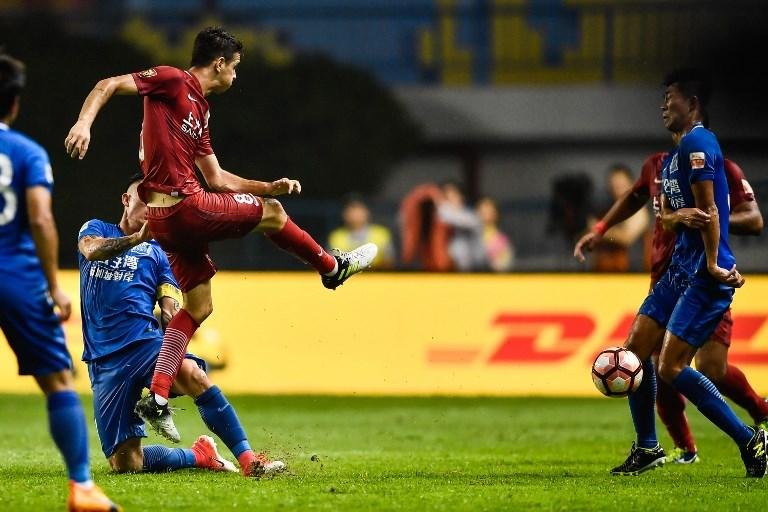 Oscar recebe suspens&atilde;o de oito partidas na Super Liga Chinesa