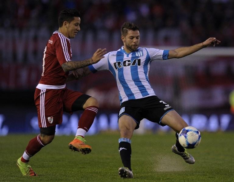 Sebasti&aacute;n Driussi (E) foi um dos tr&ecirc;s jogadores do River flagrados em exame antidoping