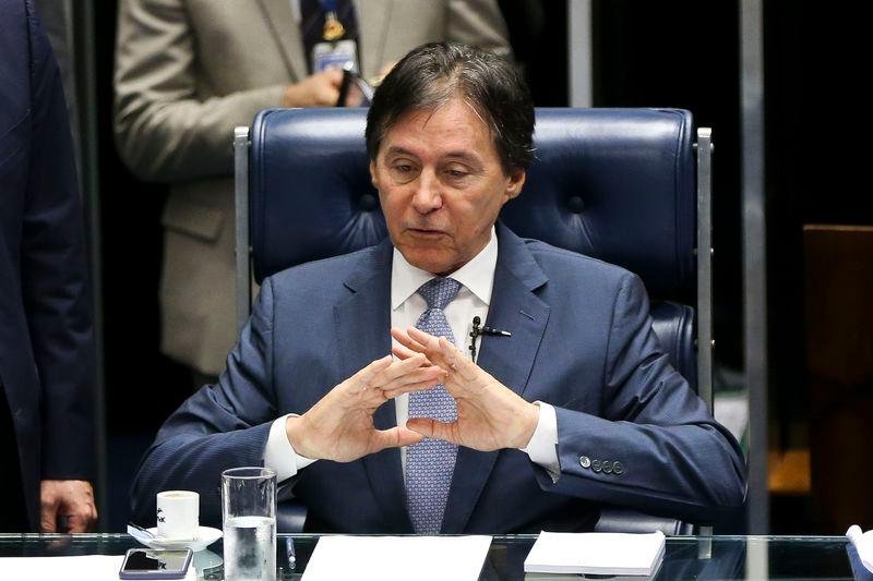 Eun&iacute;cio Oliveira apresenta calend&aacute;rio para vota&ccedil;&atilde;o da LDO antes do recesso 