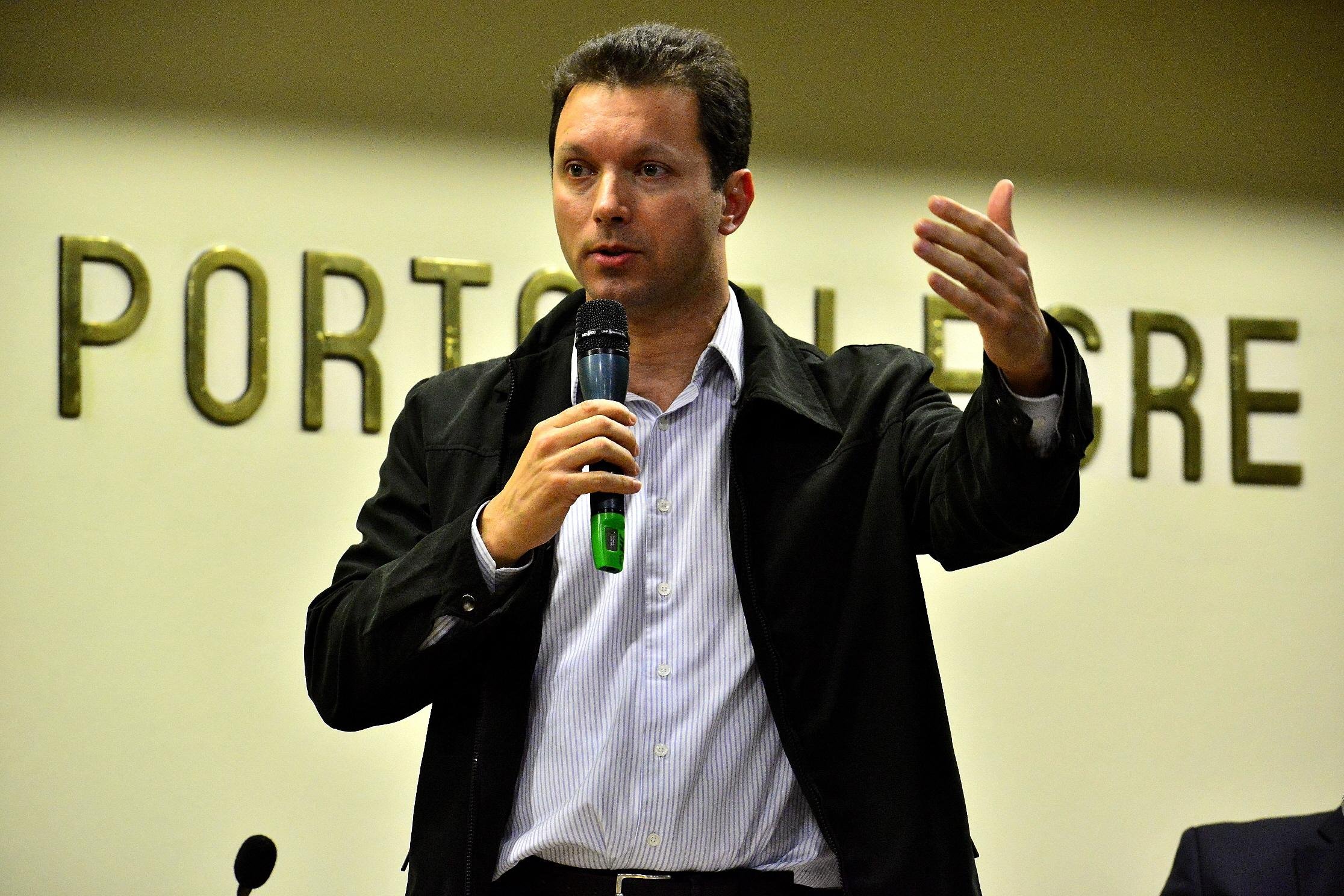 Prefeito decretou que nenhum servidor pode receber mais do que seu atual sal&aacute;rio de R$ 19,4 mil