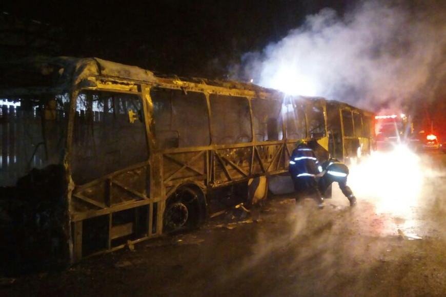 &Ocirc;nibus incendiado nessa quinta foi o terceiro perdido pelo cons&oacute;rcio Viva Sul