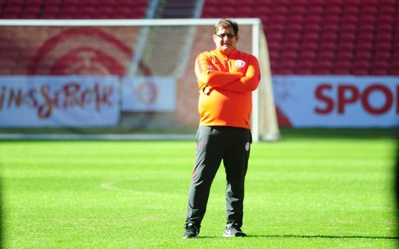 Guto Ferreira garantiu que ambiente no vesti&aacute;rio do Inter &eacute; bom