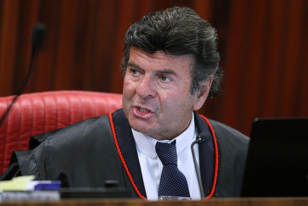 N&atilde;o existe governo de ju&iacute;zes, mas h&aacute; aus&ecirc;ncia de poderes competentes, diz Fux