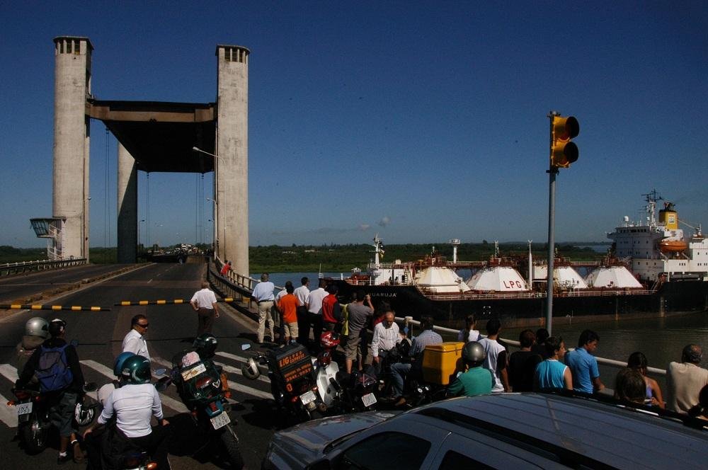 	I&ccedil;amento da ponte do Gua&iacute;ba corre risco de parar devido fim da concess&atilde;o da Concepa