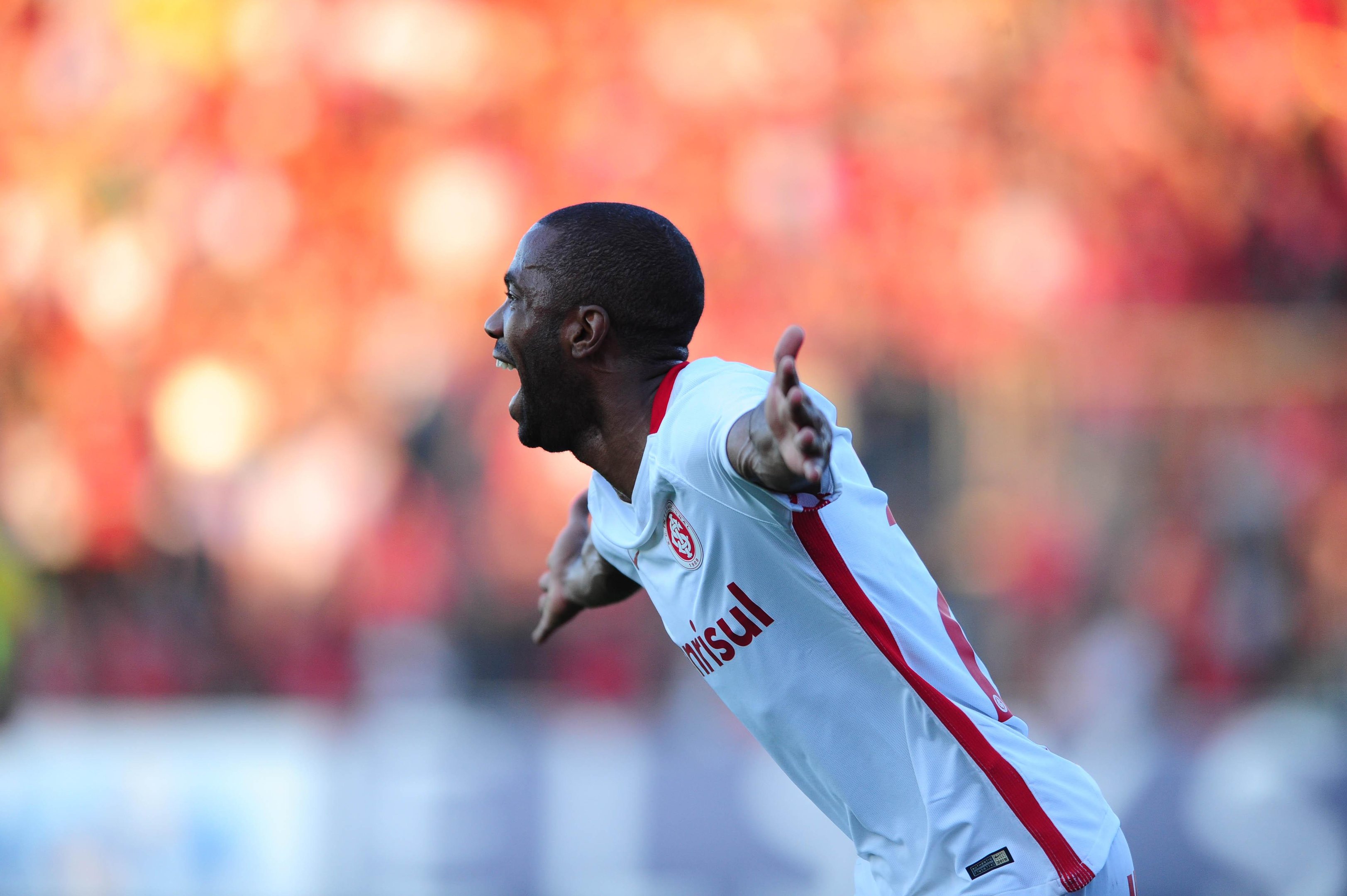 Fabinho marcou o gol do Inter nos minutos finais do primeiro tempo