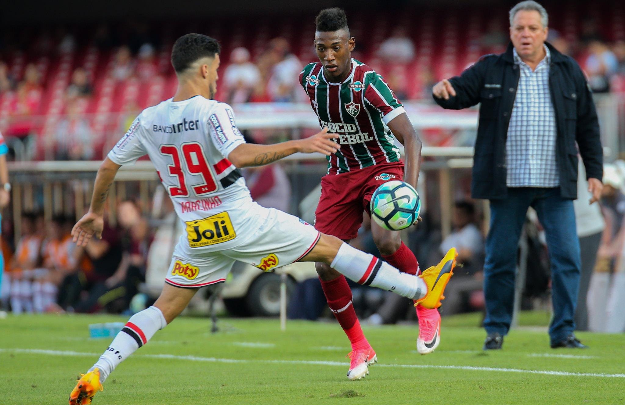 Fluminense foi aos 15 pontos e deixou o grupo dos seis primeiros colocados da tabela