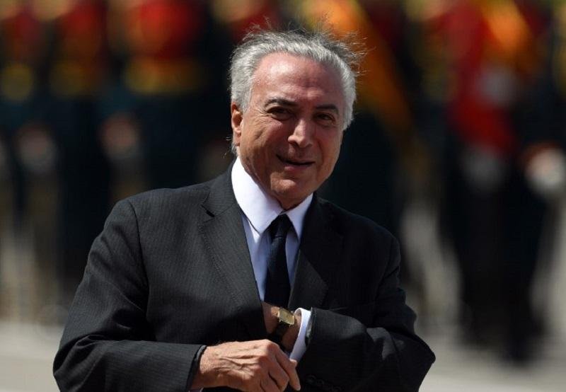 Temer sanciona lei que permite descontos para compras feitas em dinheiro