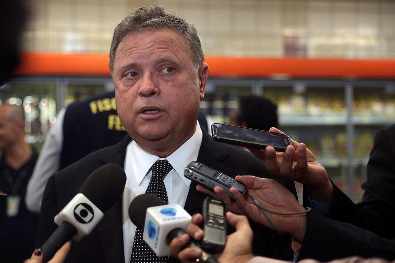 Ministro da Agricultura disse ainda que acompanha as investiga&ccedil;&otilde;es da FAB