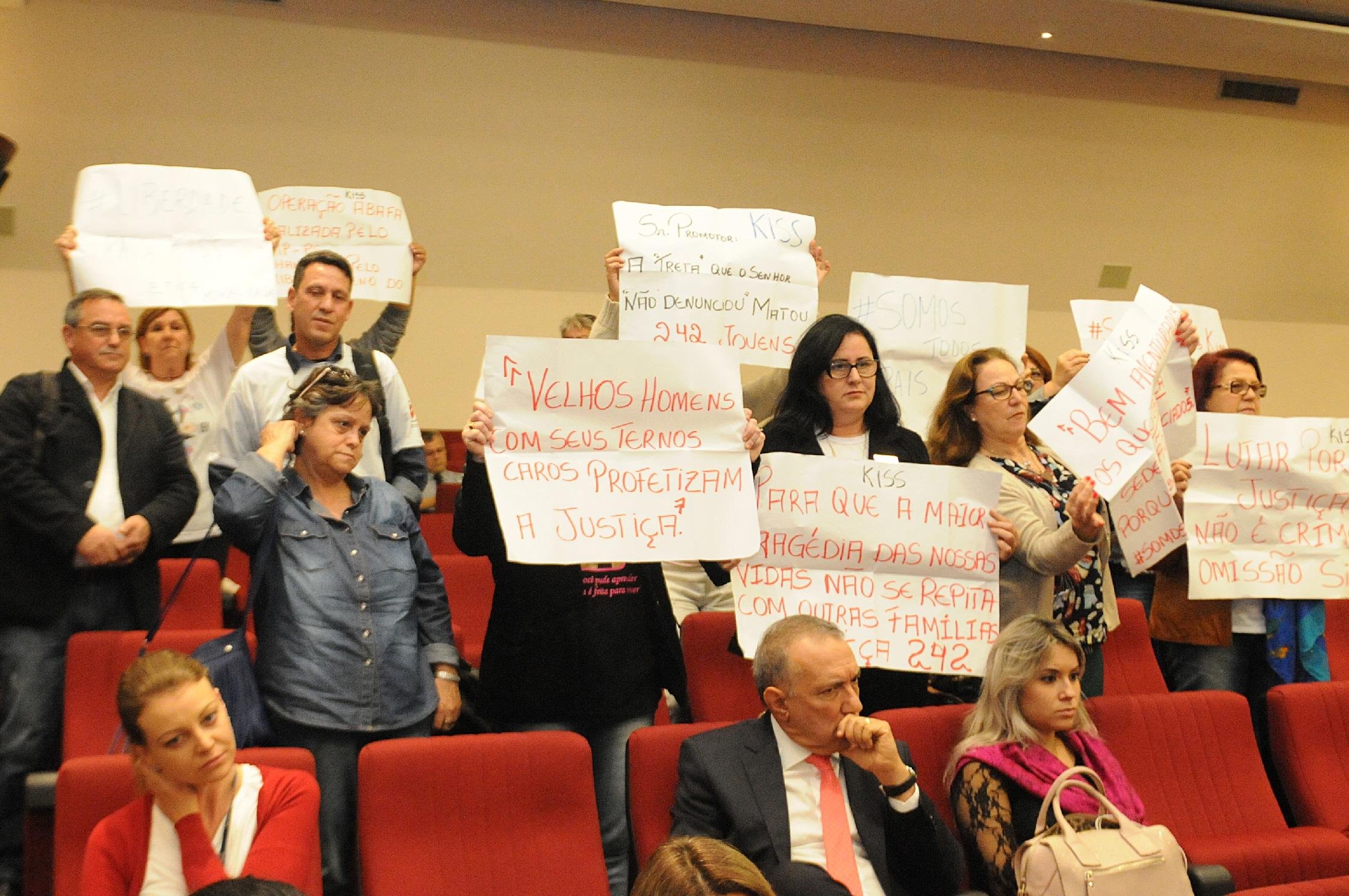 Promotores que iniciaram a&ccedil;&atilde;o alegam objetivo de "cessar agress&otilde;es" contra eles