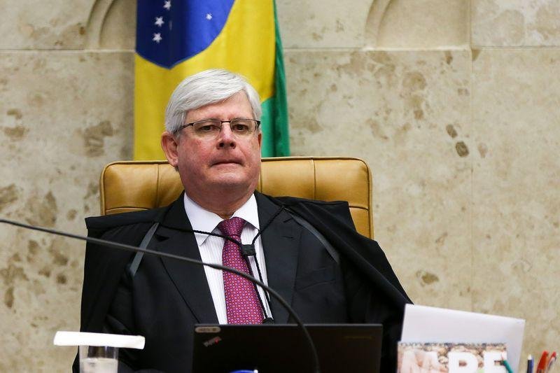 Ningu&eacute;m est&aacute; fora do alcance da lei, diz Janot