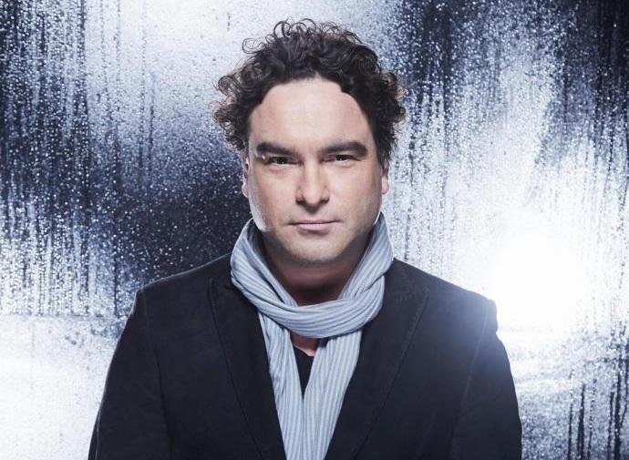 Johnny Galecki n&atilde;o estava em casa no momento que iniciaram as chamas