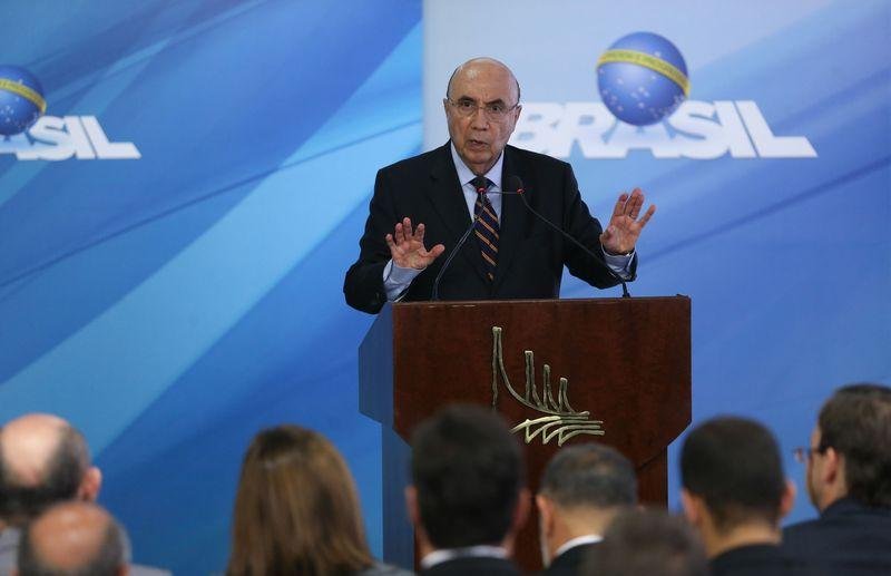 "Se necess&aacute;rio, vamos aumentar impostos", diz Meirelles