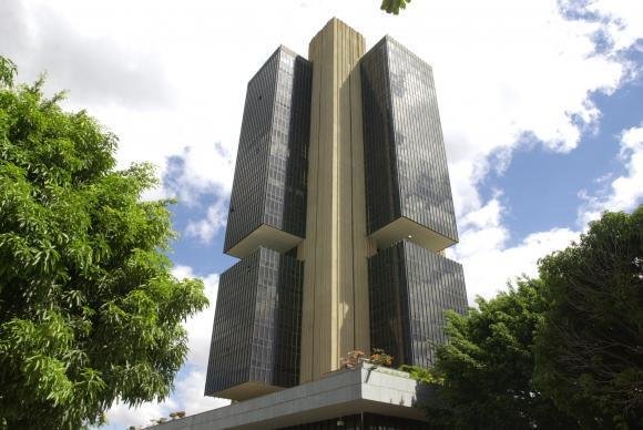 Clientes dever&atilde;o avisar banco com tr&ecirc;s dias de anteced&ecirc;ncia para sacar valores iguais ou superiores a R$ 50 mil