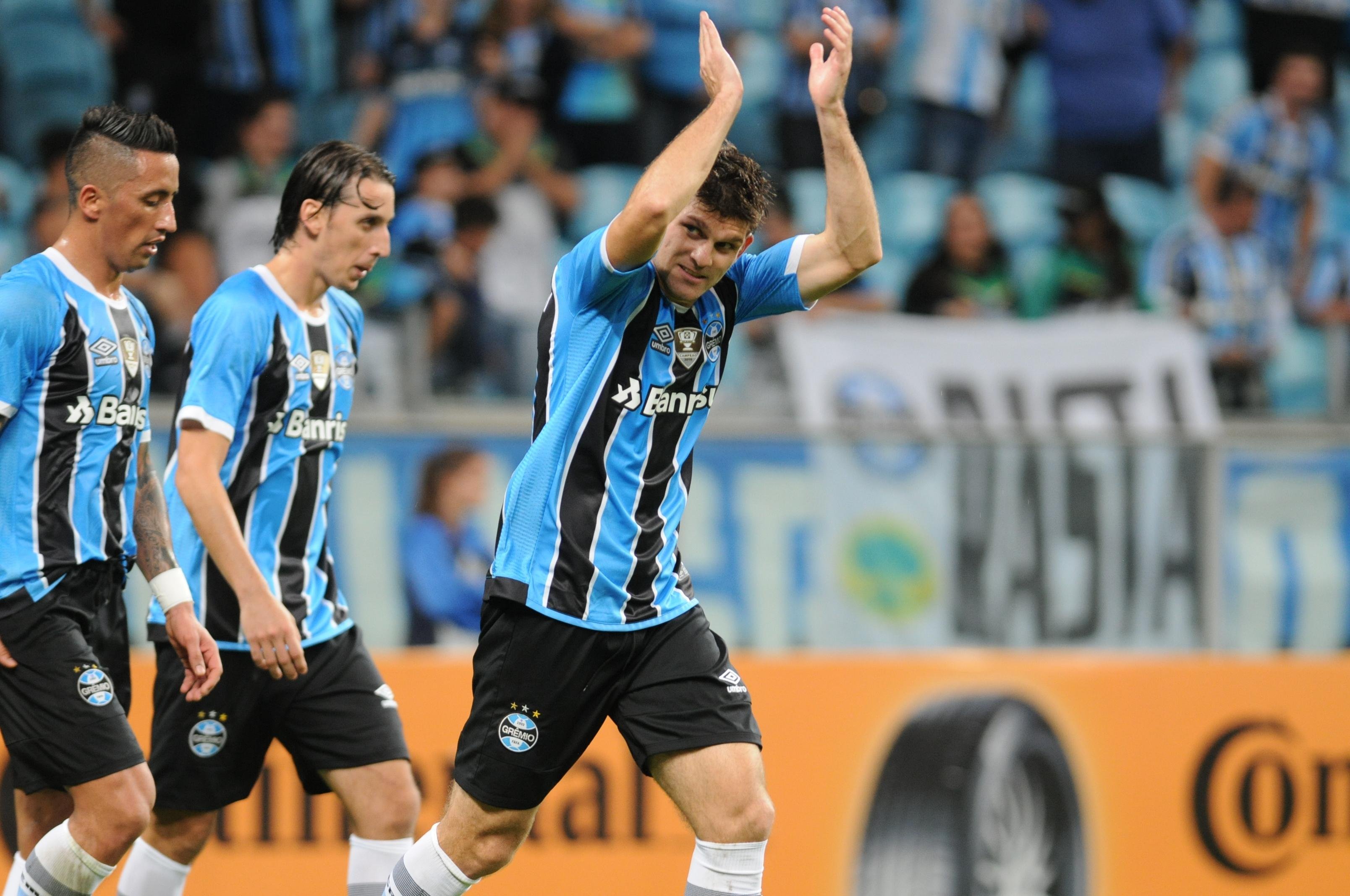 Artilheiro Barrios salientou recupera&ccedil;&atilde;o do Gr&ecirc;mio ap&oacute;s trope&ccedil;o no Brasileir&atilde;o