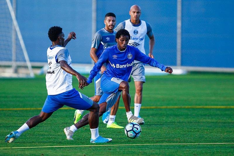 Bola&ntilde;os deve voltar ao time do Gr&ecirc;mio contra o Palmeiras