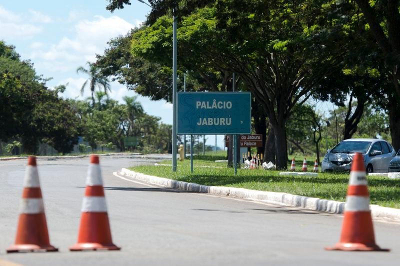 Mulher tenta invadir Pal&aacute;cio do Jaburu