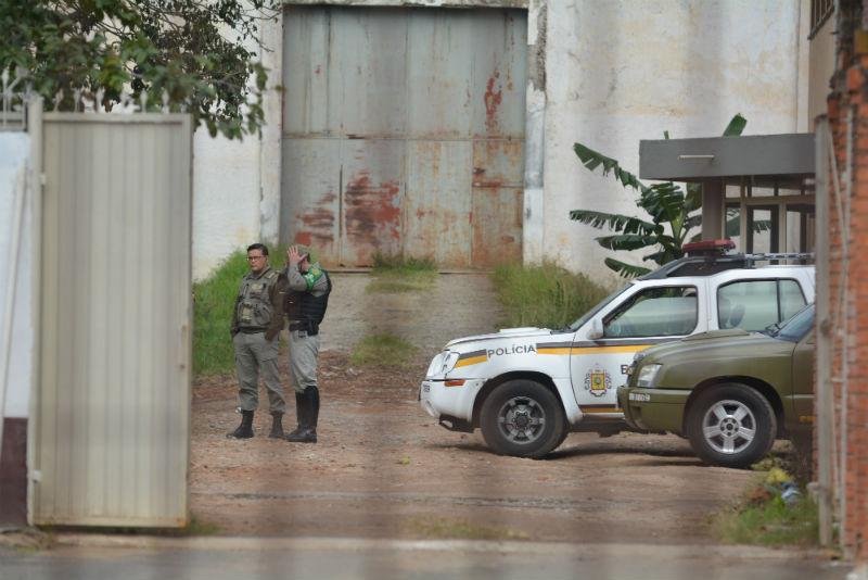 Mais de 20 presos aguardam vagas em pres&iacute;dio em Porto Alegre