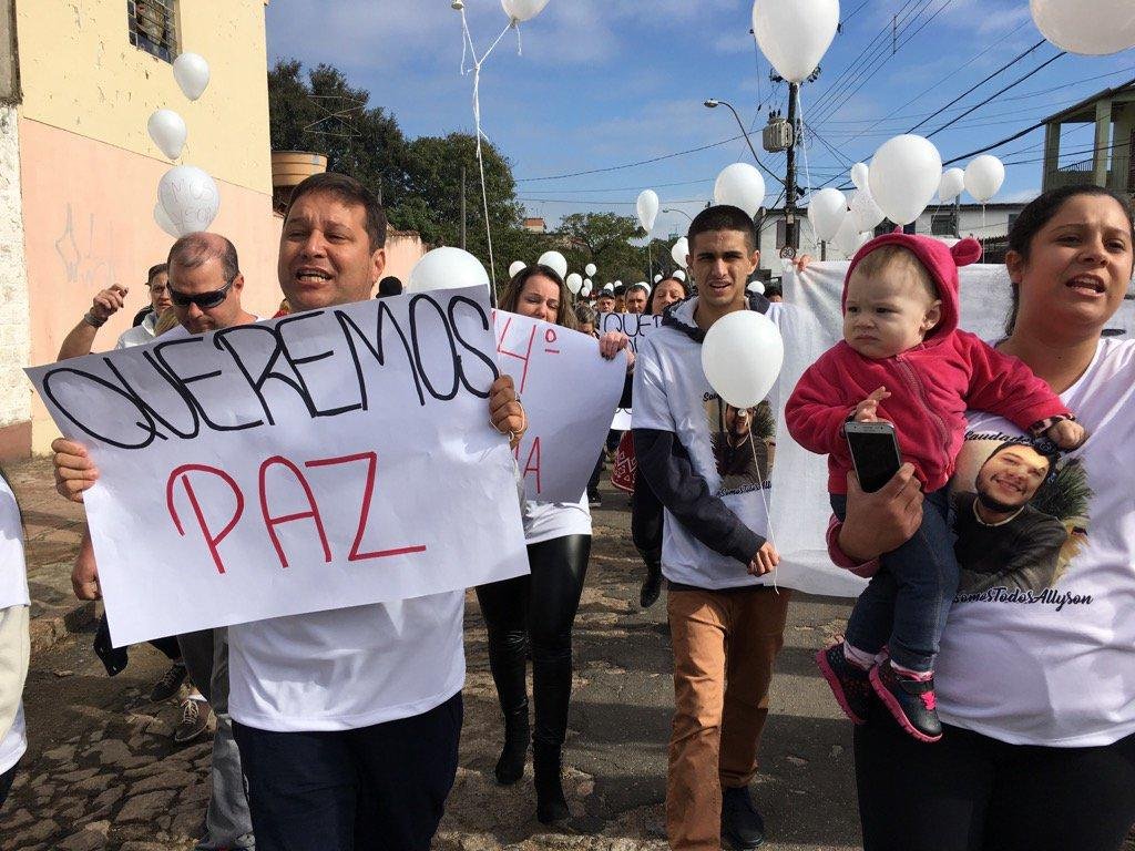 Familiares e amigos realizam protesto por morte do jovem Alysson Rodrigues Fernandes